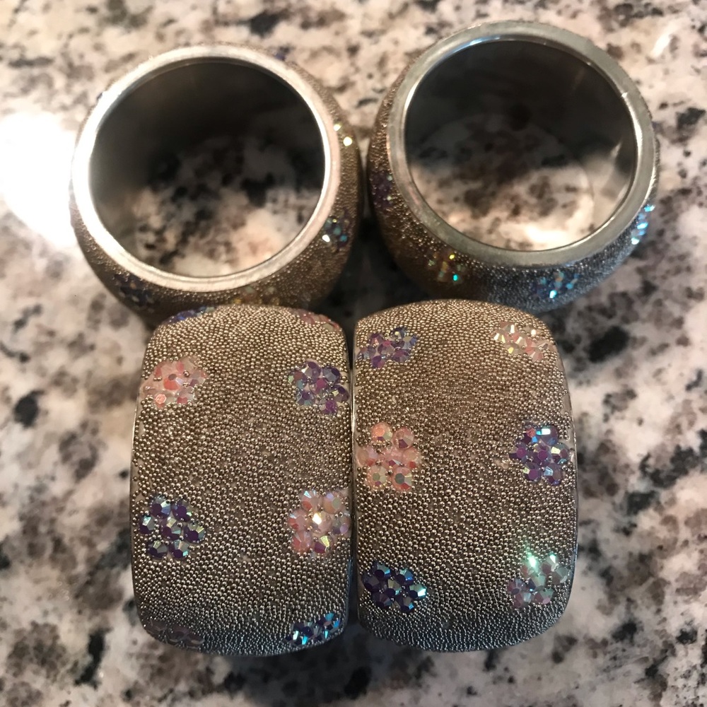 EUC Sparkly Napkin Rings..Set of 4